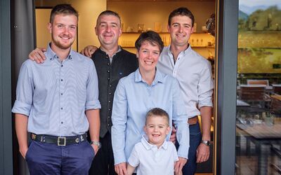 Die Gastgeber begrüßen ihre Gäste persönlich am Hierlhof im Allgäu