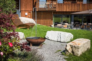 Gemütlicher Grillplatz im Außenbereich des Hierlhofs im Allgäu nahe dem Großen Alpsee